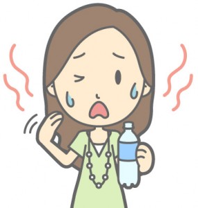 暑がり水分補給をする女性